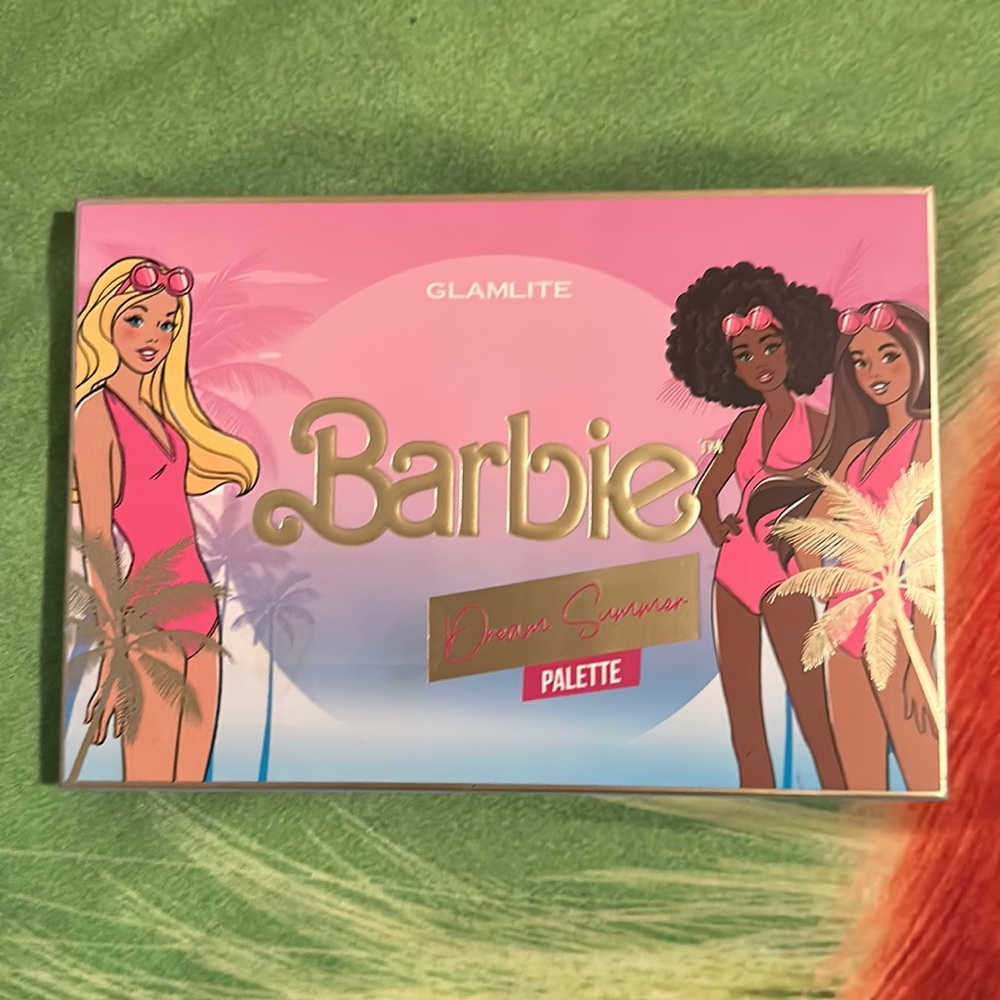 GLAMLITE X BARBIE PALETTE